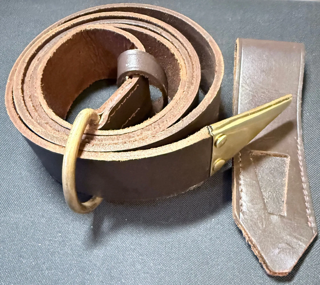 Ceinturon de chevalier avec passant porte épée