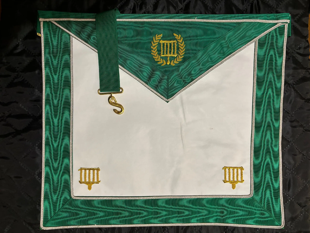 GMA Tablier en peau de  Souverain Maitre ou Passé