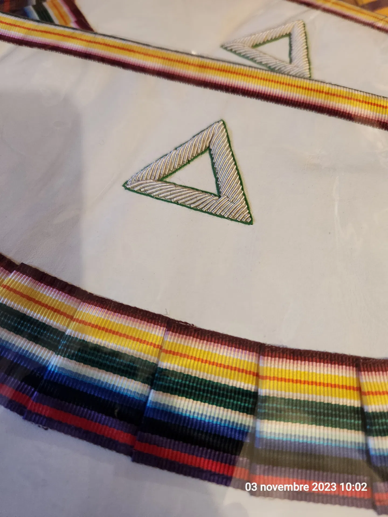 NAR Tablier en peau de "Commandeur" et/ou "Passé Commandeur"