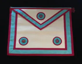 Tablier en peau de "Membre"