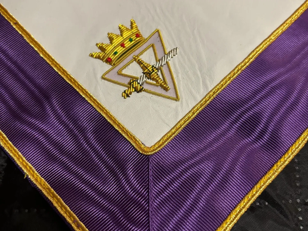 MRC Tablier en peau de "T.ILL. M." et/ou "Passé T.ILL. M"