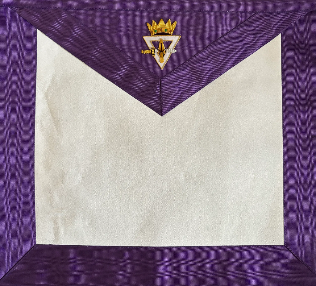 MRC Tablier en peau de Maçon Cryptique bavette brodée main