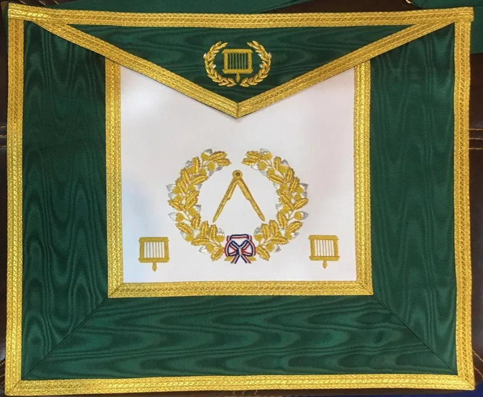 GMA Tablier de Grand Officier grande tenue pour R.F. & H.F. centre brodé main