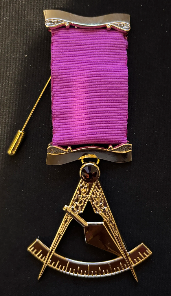 MRC Bijou de poitrine de ILL.M