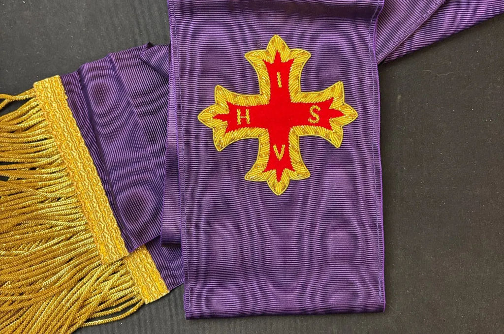 CRC Écharpe CRC avec emblème brodé main