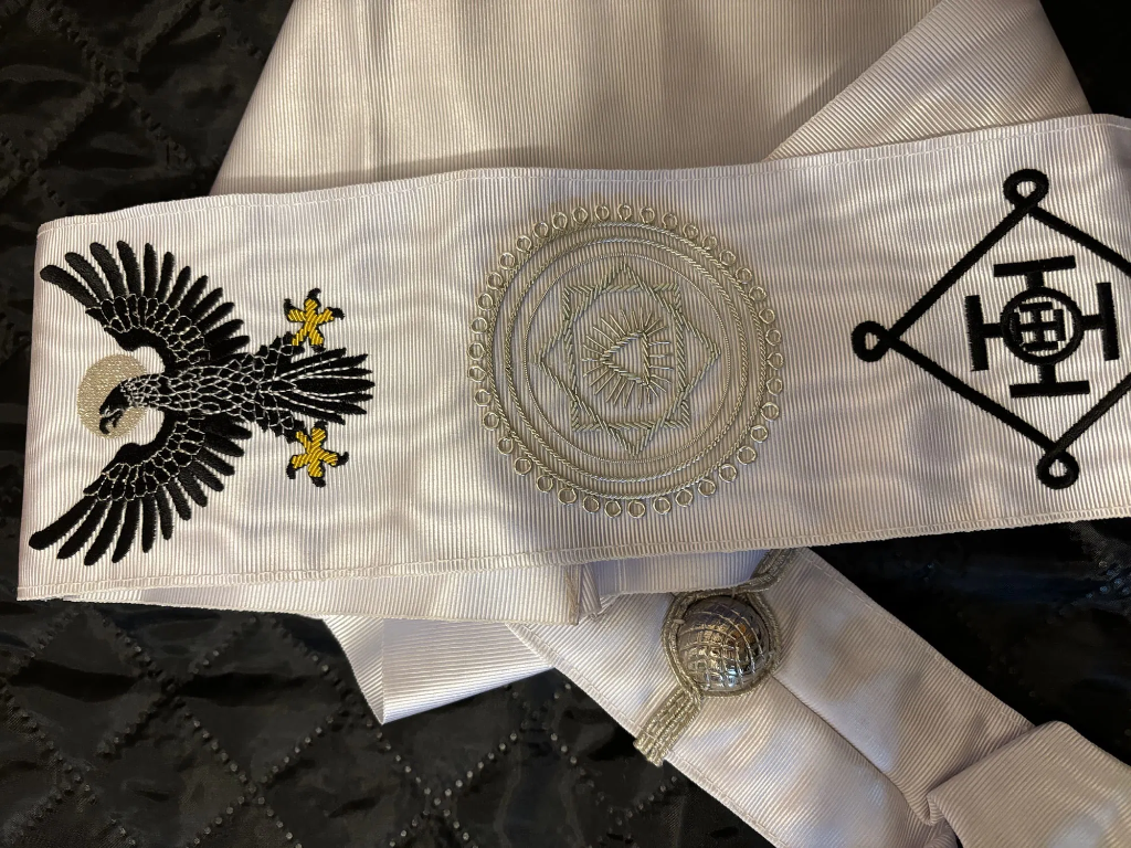 CRC Écharpe Appendant avec emblème brodé main