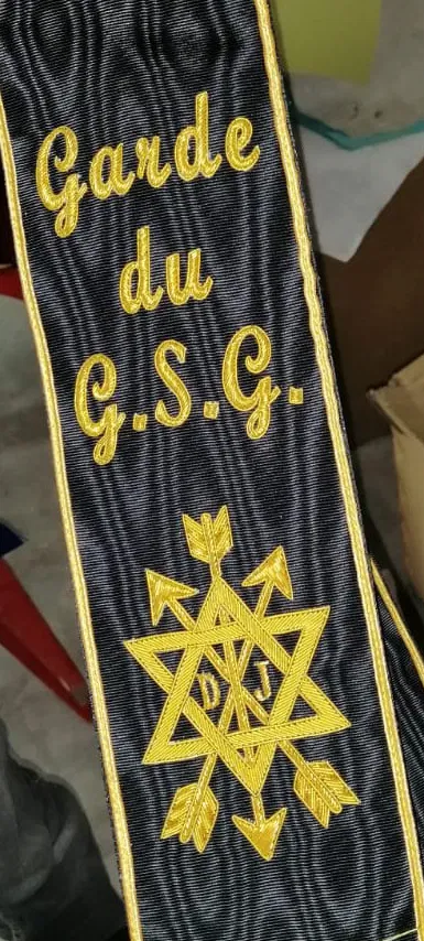 Écharpe de la Garde du SGG   (brodée doré sur fond noir, préciser le rang)