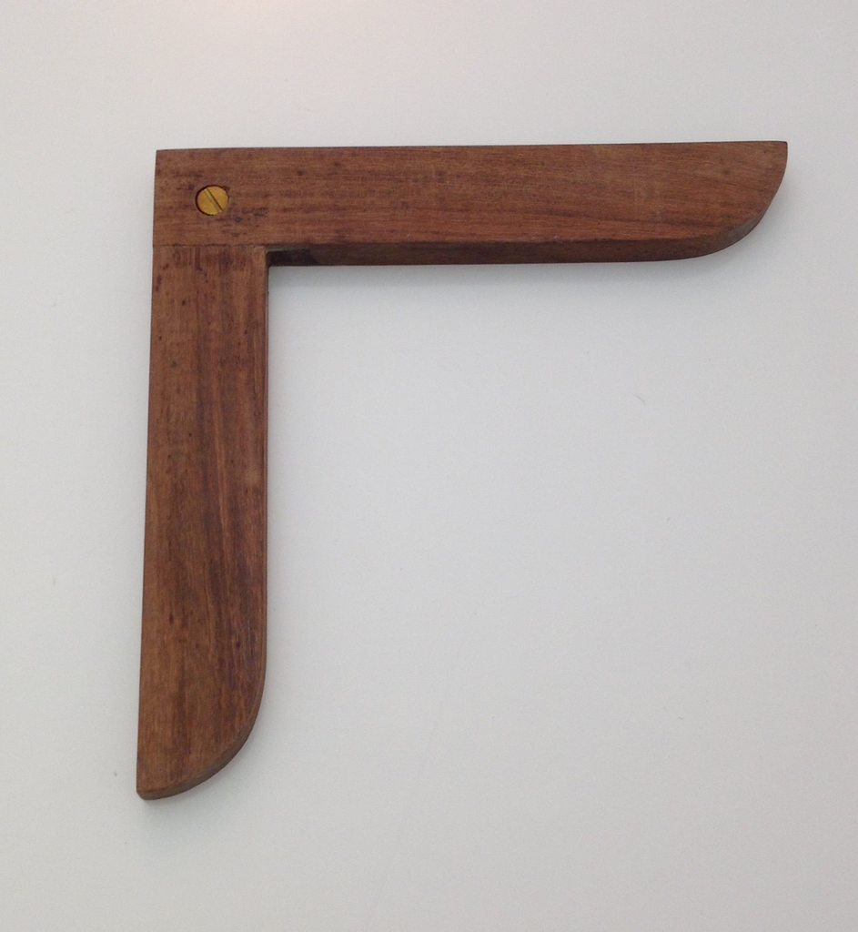 Équerre en "T" en bois exotique    (pour Surintendant MMM)