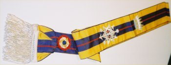 Écharpe de S.G. ( nom et numéro de conclave brodés main)