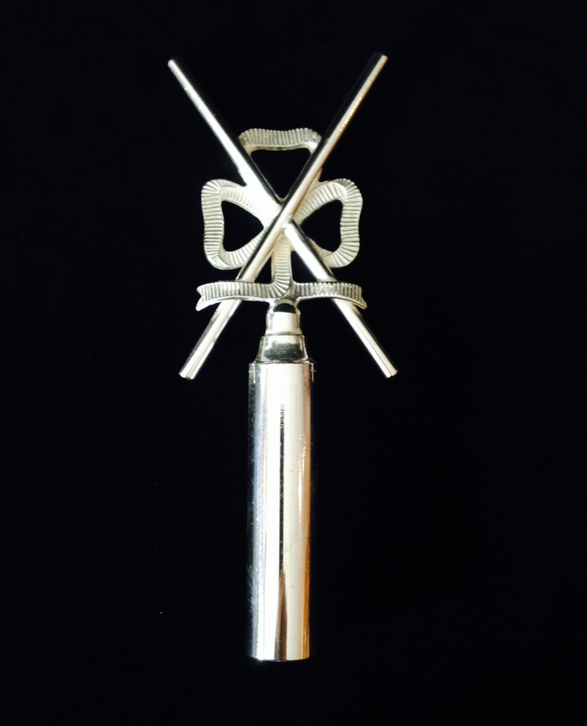 Embleme de verge  (précisez l'Ordre et la fonction ainsi que : argenté ou doré)