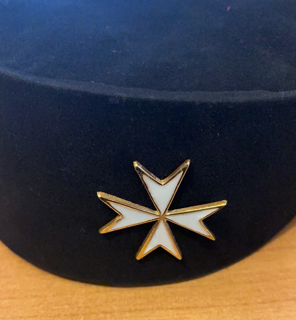 Toque KT/KM,  velours avec emblème brodé main ou métal agraffé   (taille à présiser) (56cm)